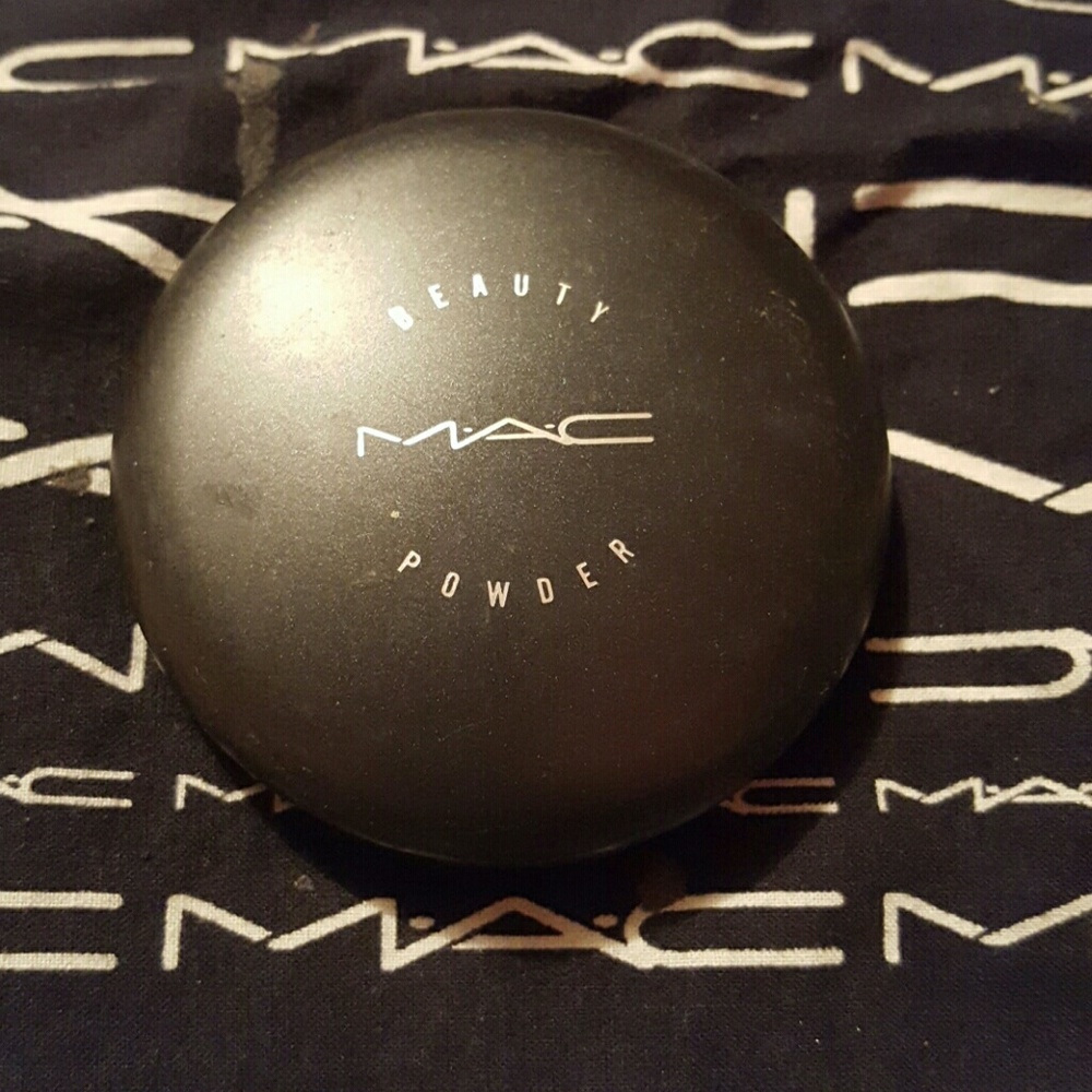 Mac beauty powder- sunsparked pearl