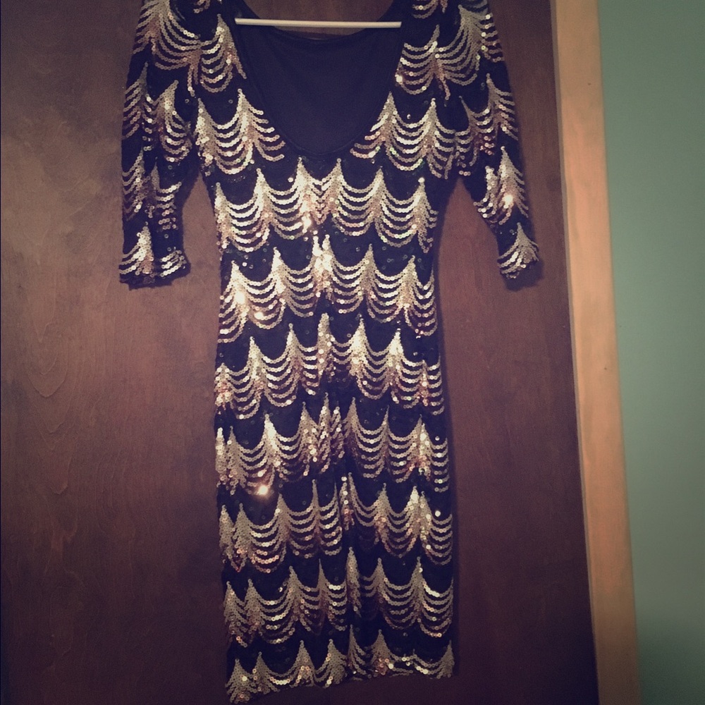 SALE❗️Sequin Cocktail Dress - Picture 2 of 3