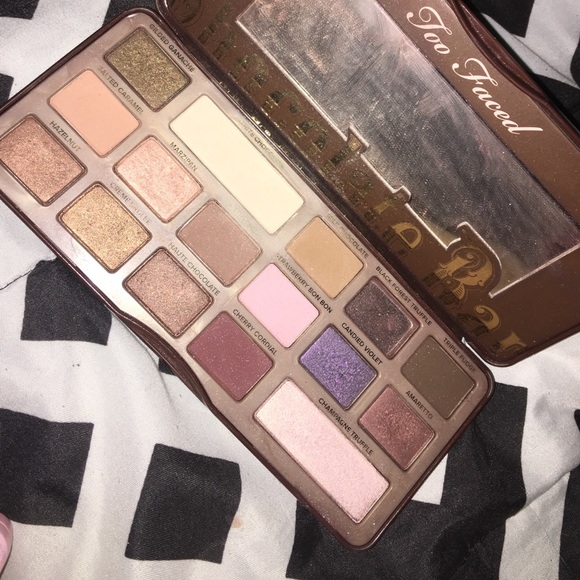 Too Faced Chocolate Bar - Picture 1 of 2