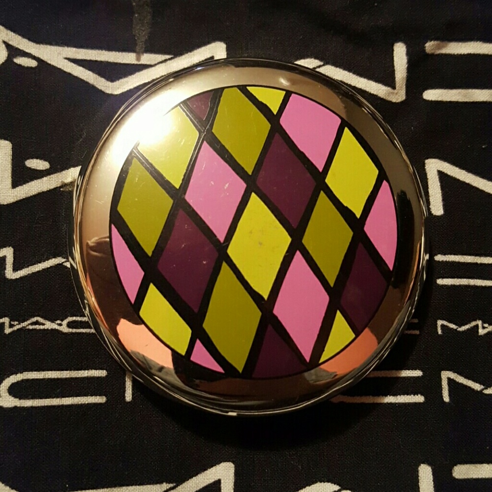 Mac beauty powder- soft dew