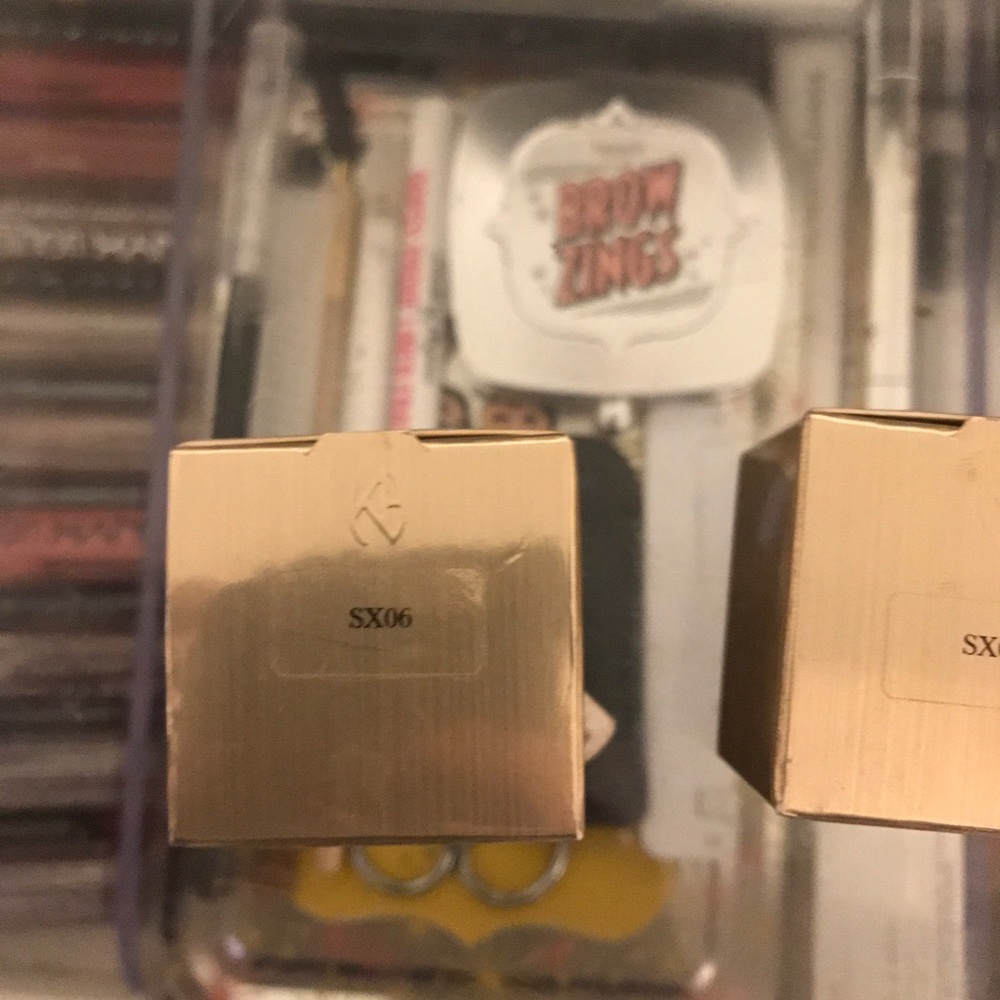 Kevyn aucoin sensual skin enhancer SX06 IN BOX