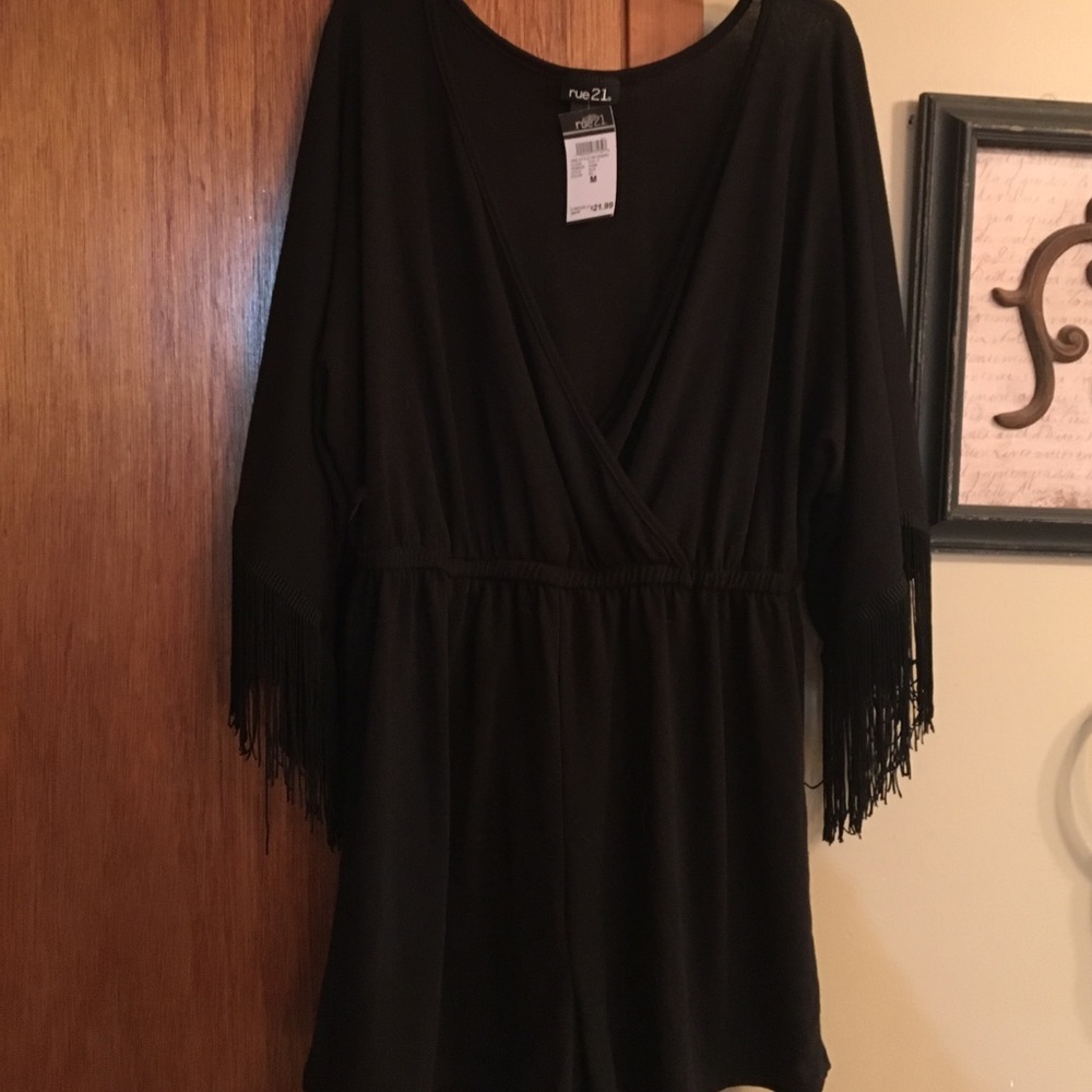 Tassel sleeve low V neck romper