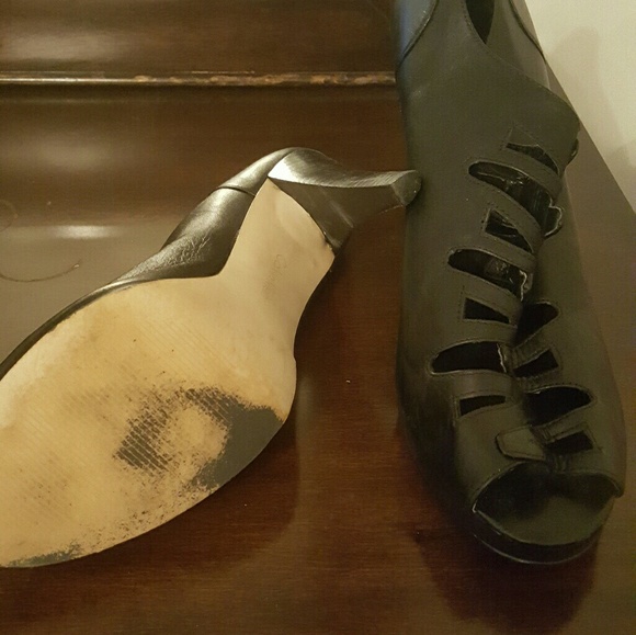 Heels - Picture 3 of 3