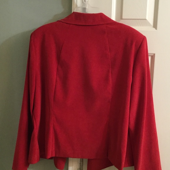 Red suit - Picture 3 of 6