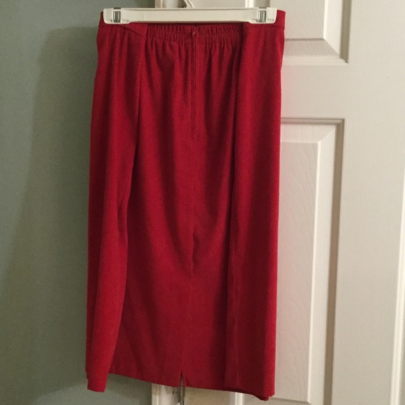 Red suit - Picture 4 of 6