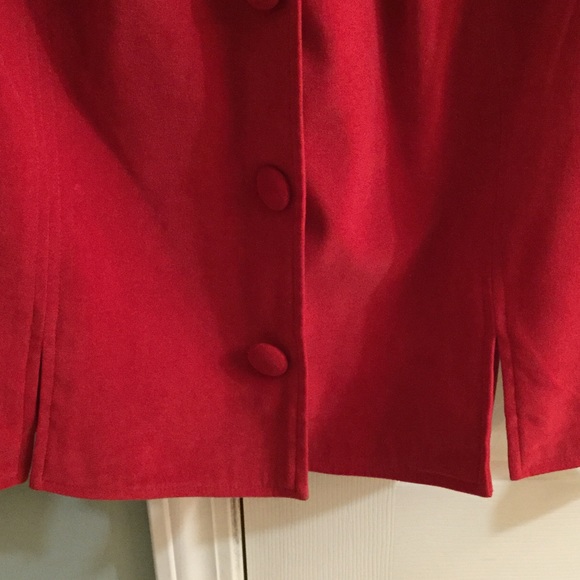 Red suit - Picture 6 of 6