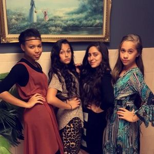 Meet your Posher, Elizabeth