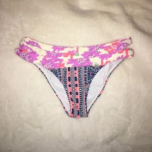 Never worn super cute O'neill bikini bottoms!!!