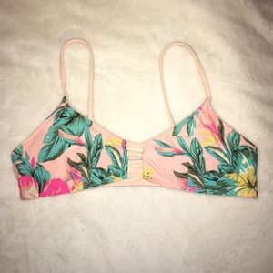 Brand new super cute rip curl bikini top!!
