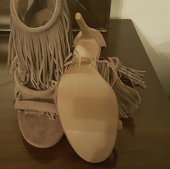 Heels - Picture 2 of 3