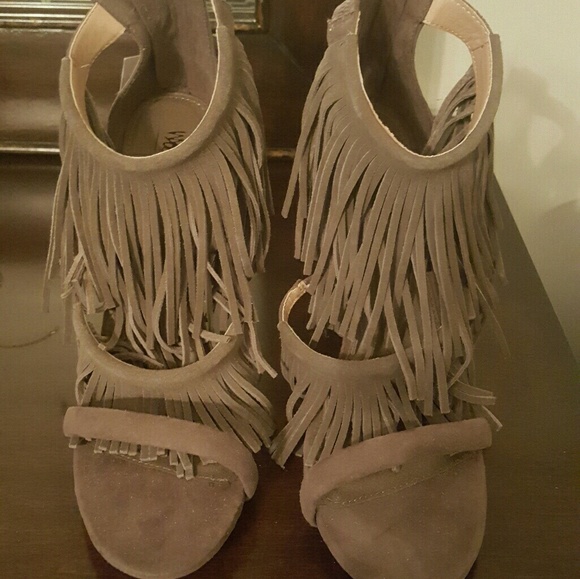 Heels - Picture 3 of 3