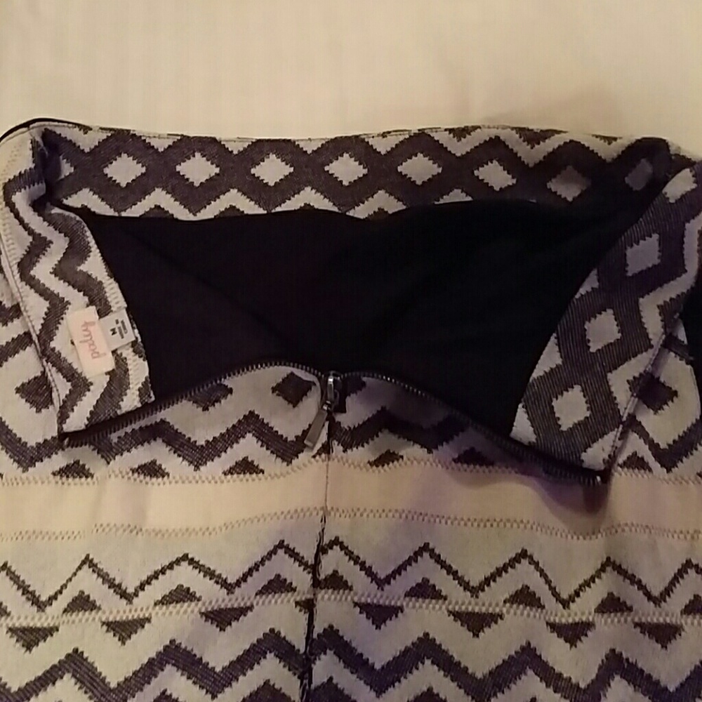Patterned skirt - Picture 4 of 4