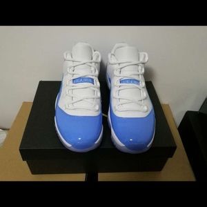 Air Jordan 11 low Columbia