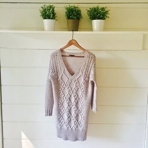 (American Eagle) Deep V Cable Tunic Sweater