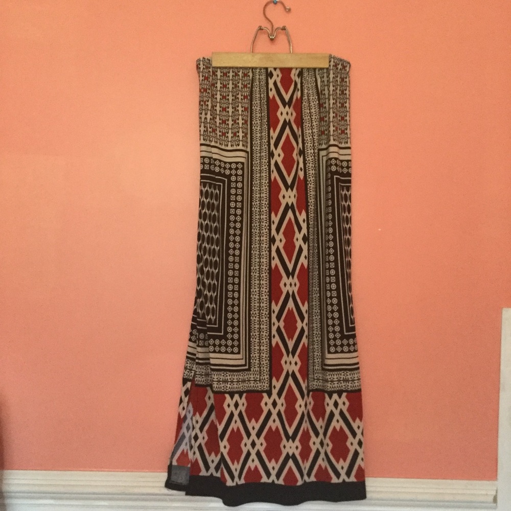 Stretchy red black cream pattern skirt with slit