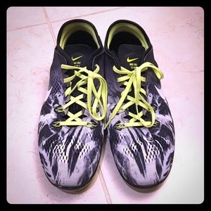 SALE!!! Super cute barely worn Nike tennis shoes!