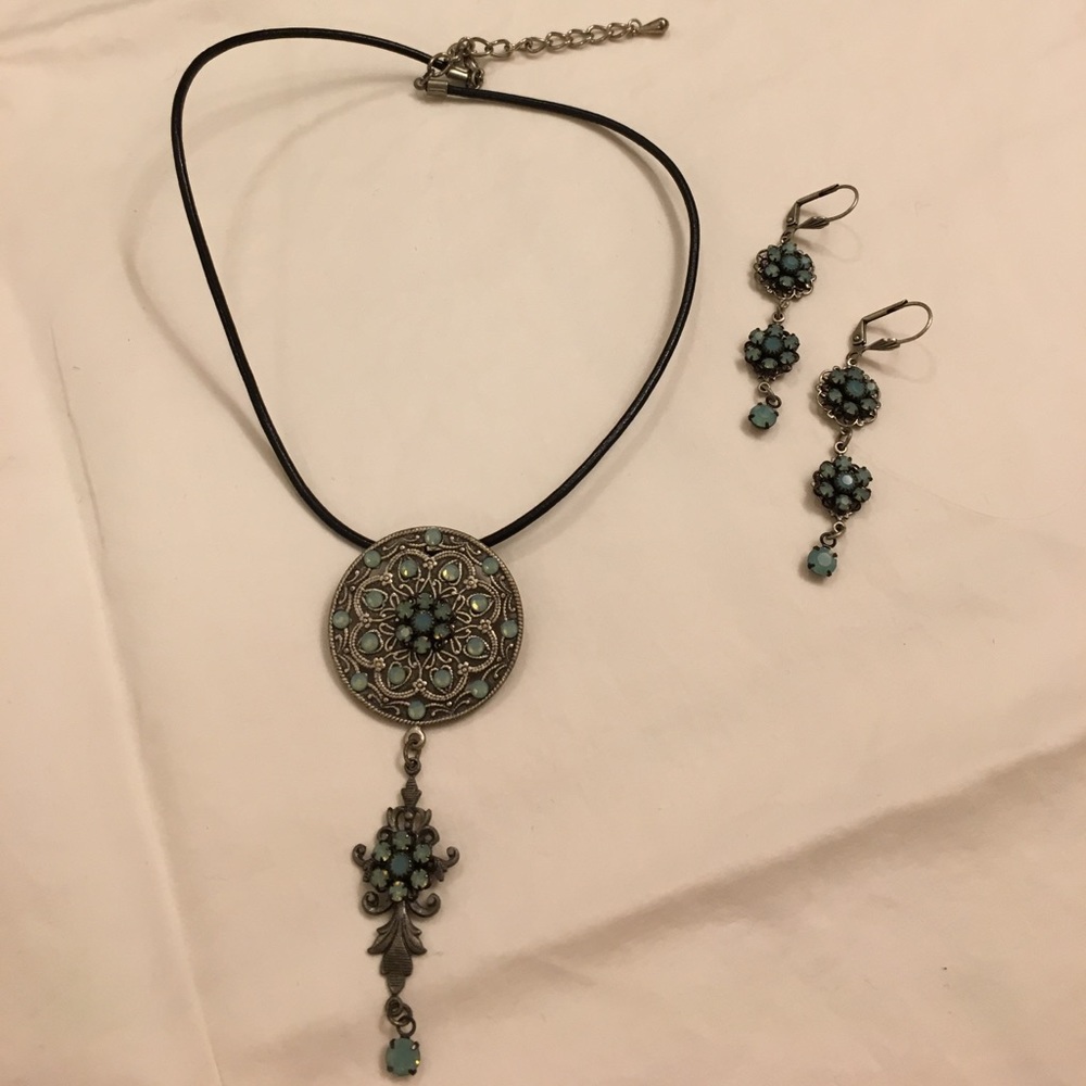 Vintage style necklace & earring set