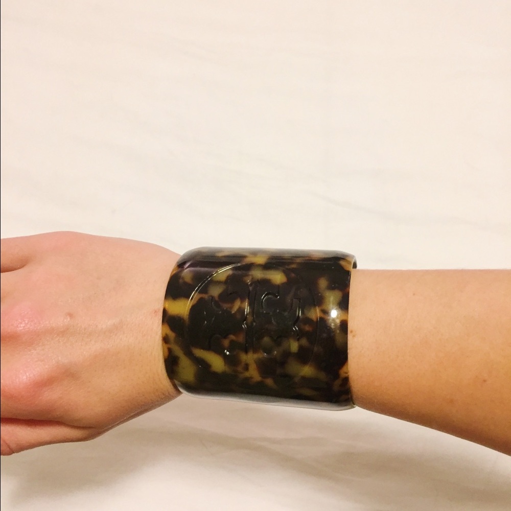 Tory Butch Cuff ⭐️⭐️ PRICE REDUCED!! ⭐️⭐️