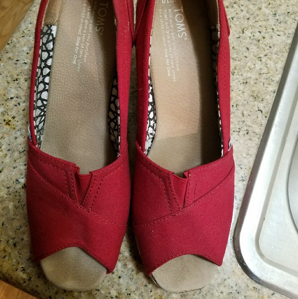 Red wedge toms