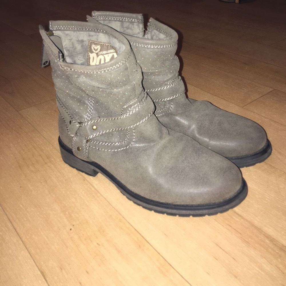 BRAND NEW Roxy Boots