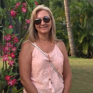 Meet your Posher, Suzanne