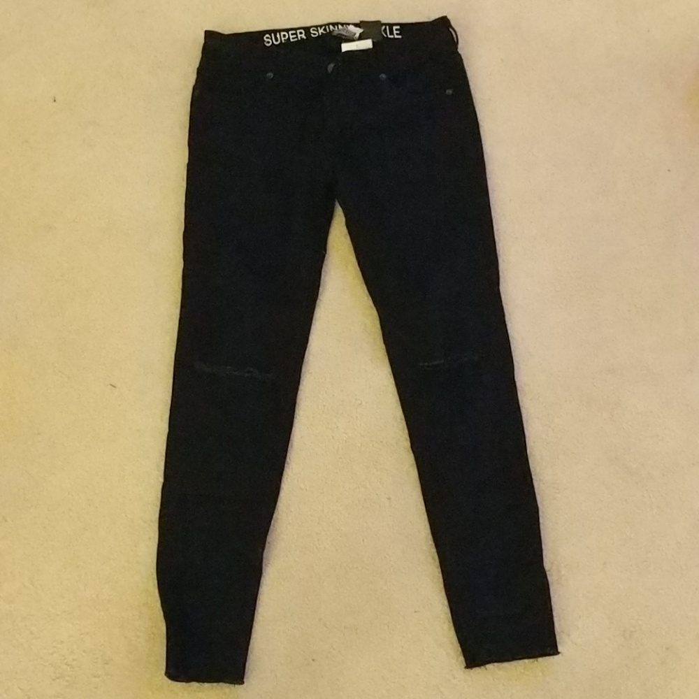 NWT H &M distressed black jeans