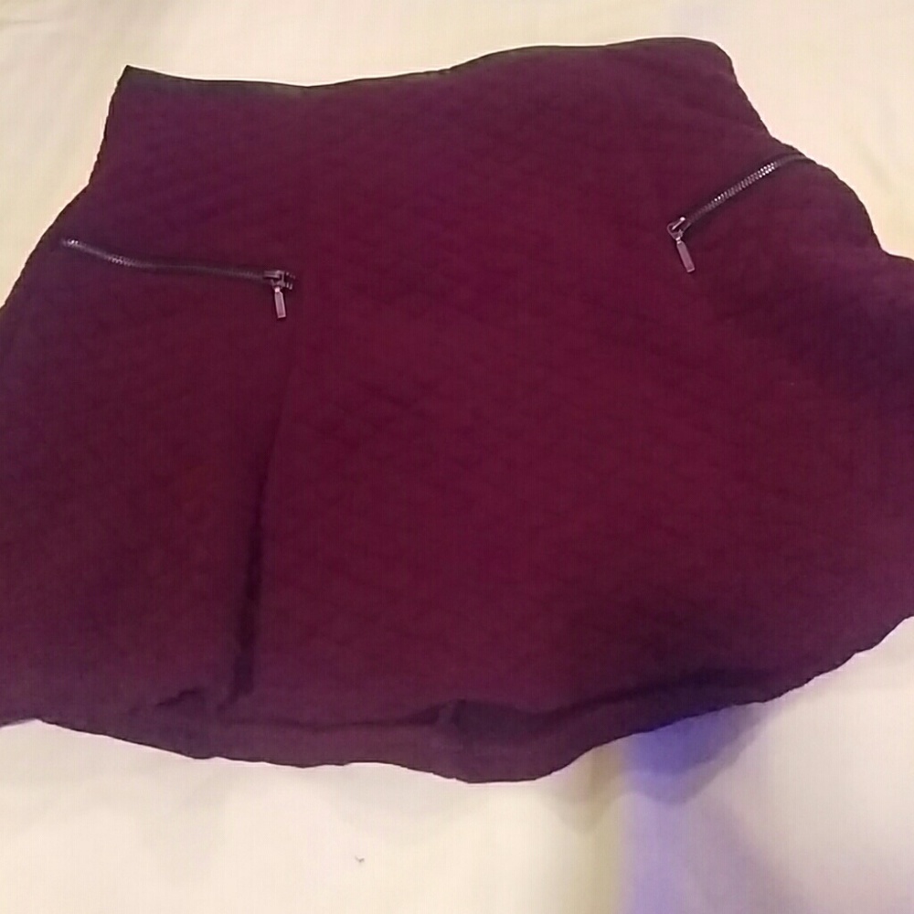 Maroon short flowy skirt