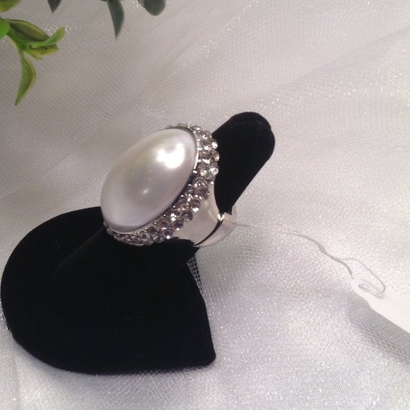 White Faux Pearl Ring - Picture 3 of 5