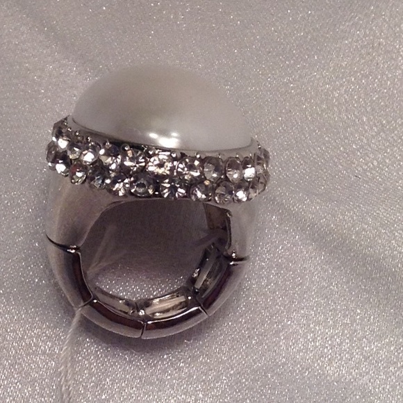 White Faux Pearl Ring - Picture 4 of 5