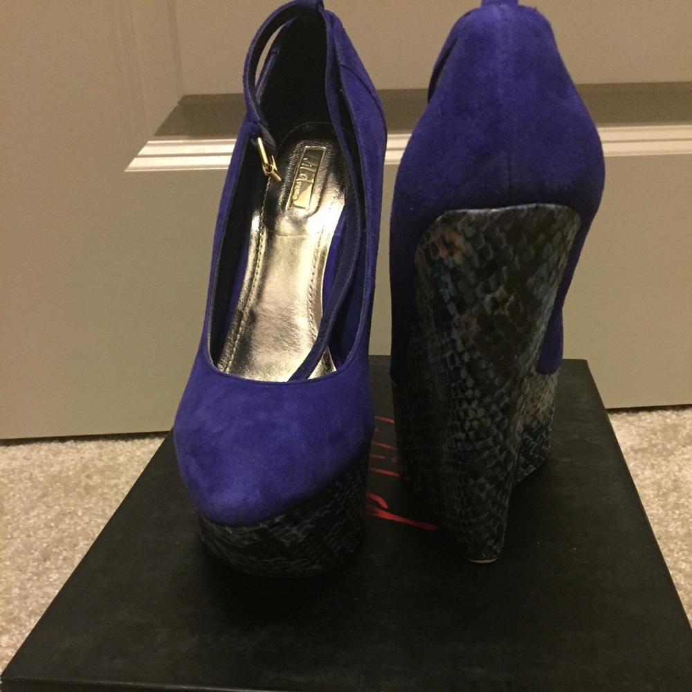 Blue suede platform heel