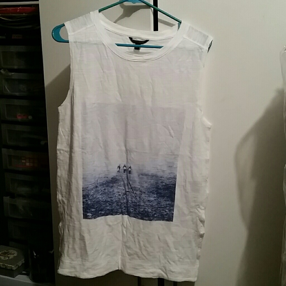*Sale*NWT Sleeveless Banana Republic T Shirt