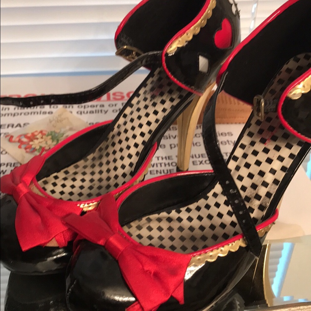 Adorable Red queen costume shoes