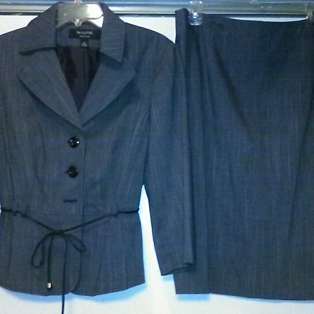Ladies Nice Skirt Suit