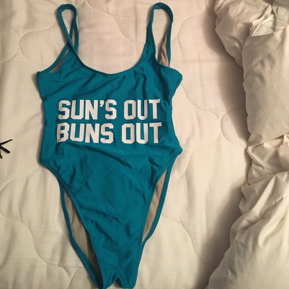 Private party "suns out buns out" one piece