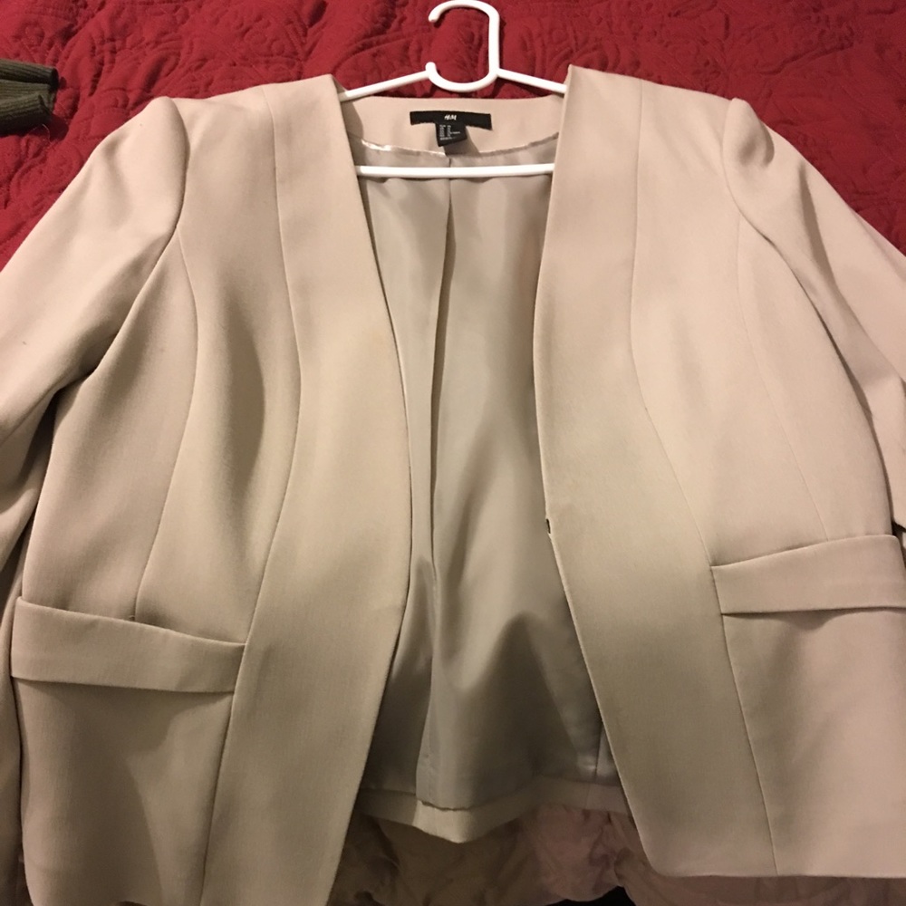 Blazer - Picture 3 of 3