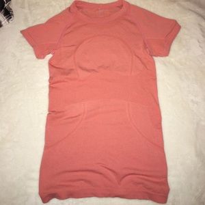 Lululemon cute coral top!!