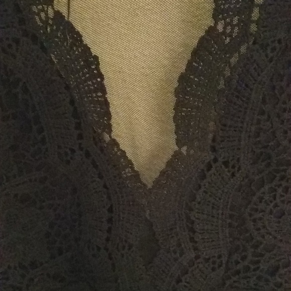 Luku's black lace dress - Picture 2 of 4