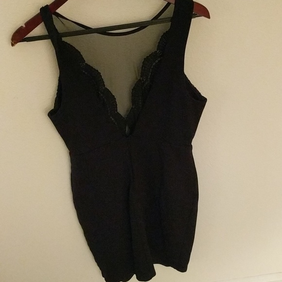 Luku's black lace dress - Picture 3 of 4