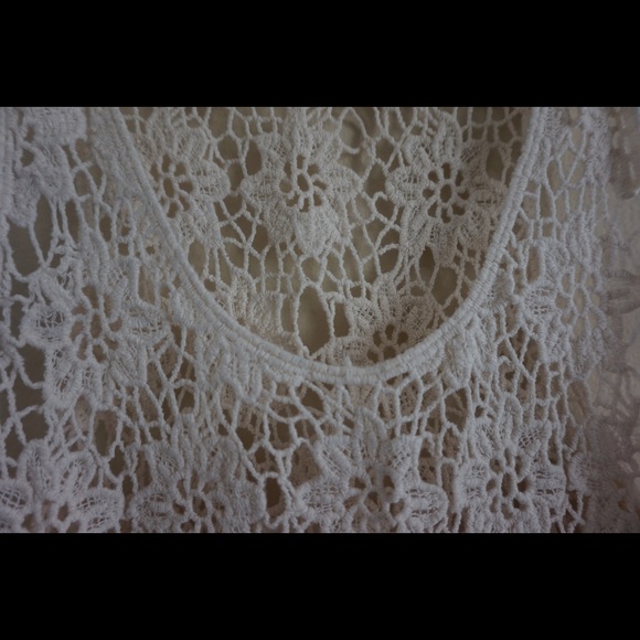Cream lace tank by Forever 21 - Picture 2 of 3