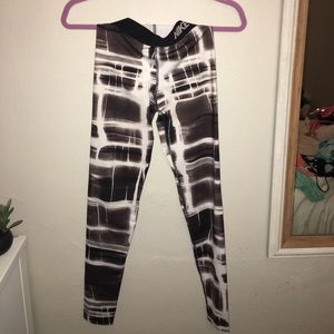 Black and white Nike leggings!!