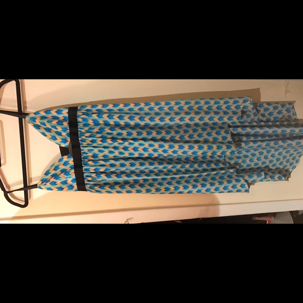 ADORABLE SPRING HIGH LOW DRESS by LF !!!