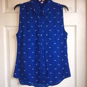 BONGO size L shark print sleeveless button up.