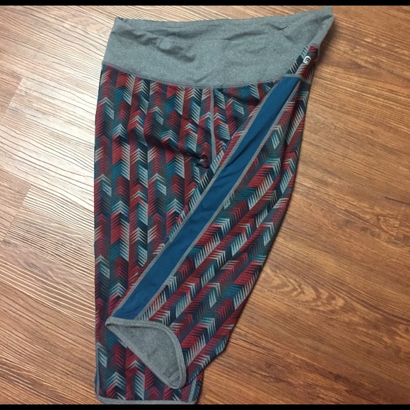 Fabletics capri leggings - Picture 2 of 3