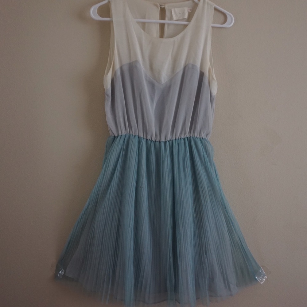 Lush mid length dress