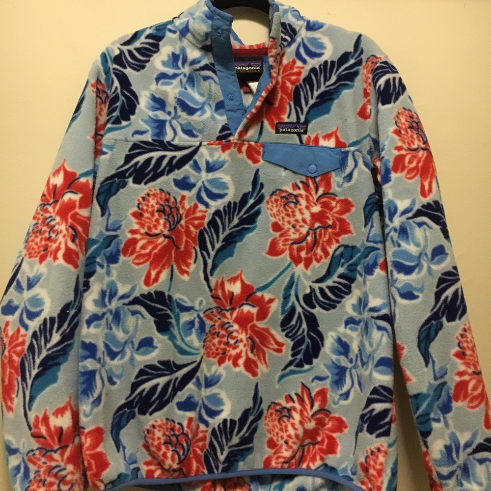 Classic Patagonia Fleece in floral print.