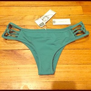 New O'Neill cheeky knotted bikini bottom