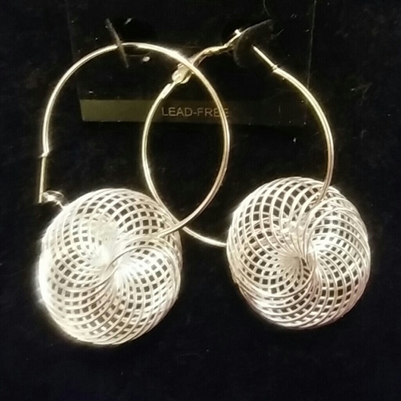 Jewelry - Slinky hoop earrings