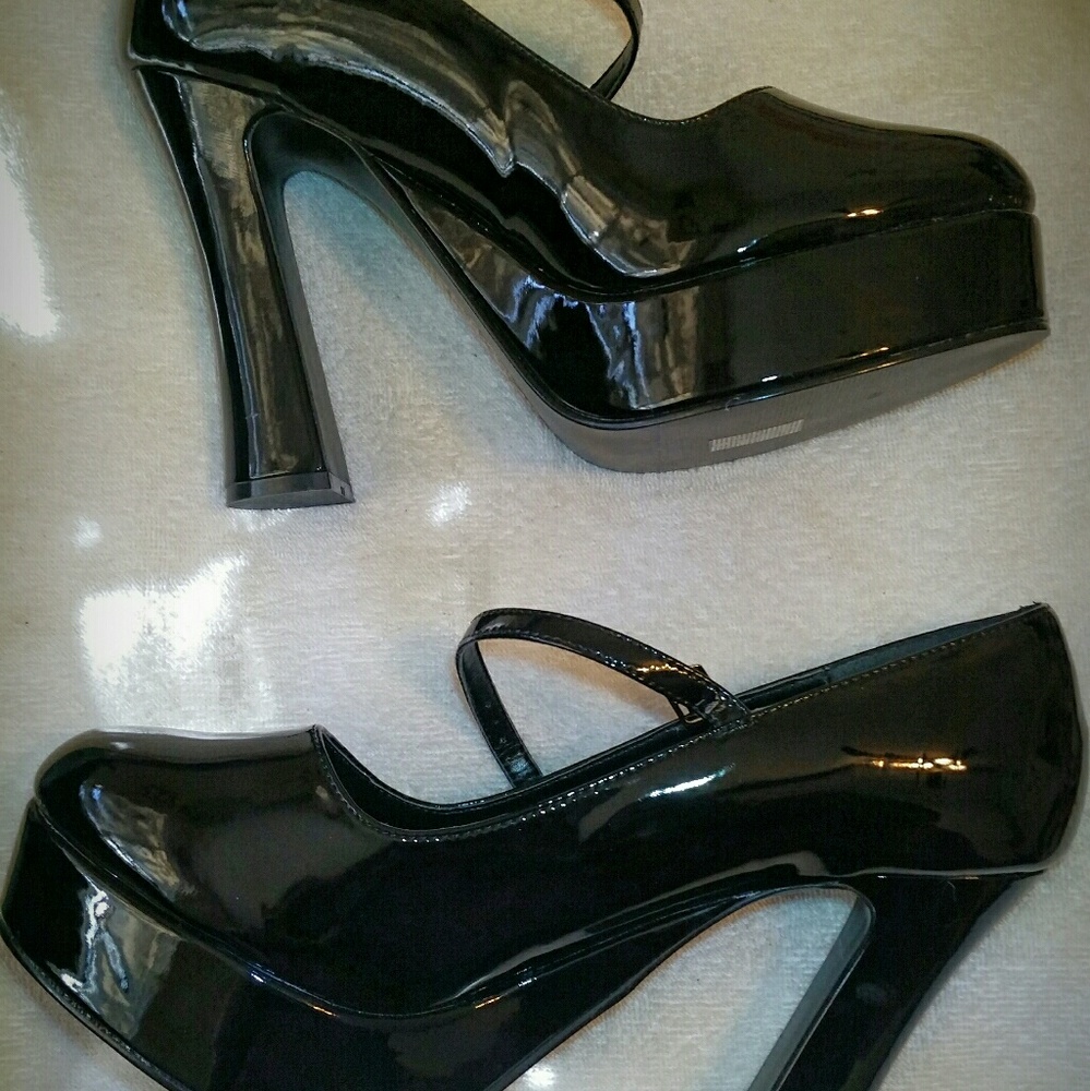 Size us 14 black patent leather Demonia heels
