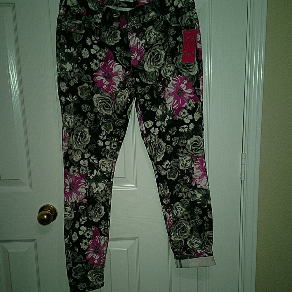 Camdie's Jr. Size 11 skinny floral pattern pants