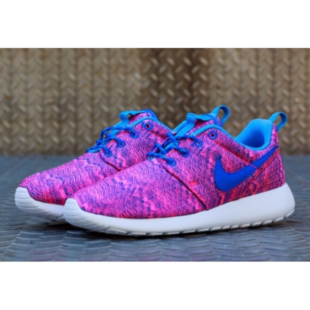 nike roshe run gs pink and blue